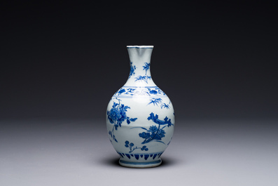 A Chinese blue and white ewer with floral design, Transitional period