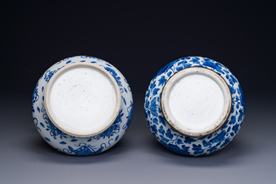 Twee Chinese blauw-witte 'Bleu de Hue' potten voor de Vietnamese markt, 19e eeuw
