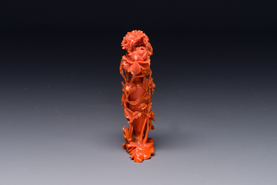 A Chinese red coral sculpture of a vase and cover with peonies, 19/20th C.