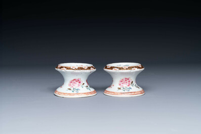 A varied collection of Chinese famille rose and Imari-style porcelain, Yongzheng and later