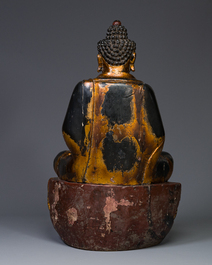 Importante sculpture de Bouddha Shaka en bois laqu&eacute; et dor&eacute;, Japon, Edo