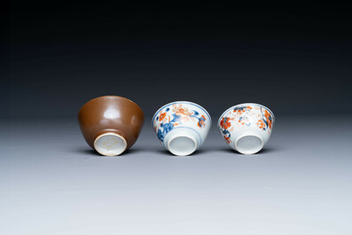 A varied collection of Chinese famille rose and Imari-style porcelain, Yongzheng and later