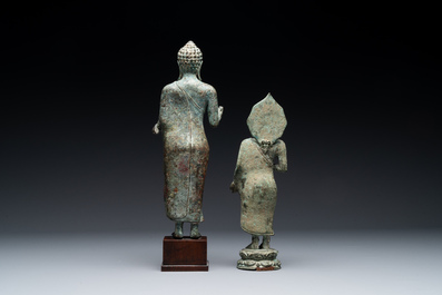 Twee bronzen figuren van een staande Bodhisattva, Centraal Java, 11/13e eeuw