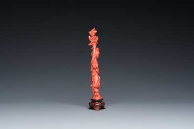 A Chinese red coral figure of a standing lady with a flower basket, 19/20th C.