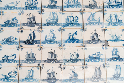 92 blauw-witte Delftse tegels met zeemonsters en schepen, 18e eeuw