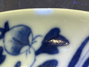 Een Chinees blauw-wit 'Bleu de Hue' bord met feniksen voor Đặng Huy Trứ (1825 - 1874), Đặng Huy Trứ merk en cirkelvormige inscriptie, gedat. 1868