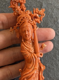 A Chinese red coral figure of a standing lady holding a vase, 19/20th C.