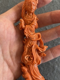 A Chinese red coral figure of a standing lady with a flower basket, 19/20th C.