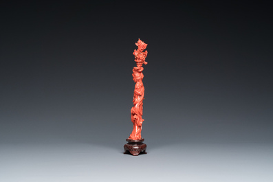 A Chinese red coral figure of a standing lady with a flower basket, 19/20th C.