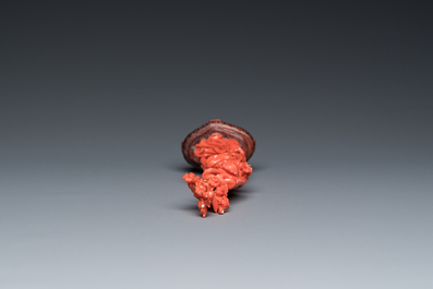 A Chinese red coral figure of a standing lady with a flower basket, 19/20th C.