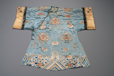 A Chinese embroidered silk skirt and a women's summer robe, 18th/19th C.