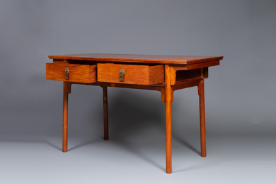 A Chinese huanghuali wooden two-drawer recessed-leg table, 19/20th C.