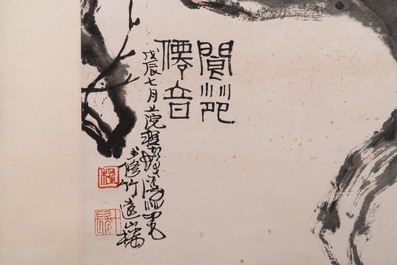 Cheng Shifa 程十发 (1921-2007): 'Pipa spelende dame en twee adelaars', inkt en kleur op papier, gedateerd 1988