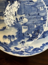 Een Chinese blauw-witte 'Bleu de Hue' tazza en een kom voor de Vietnamese markt, Shun Li Kun Ji 順利坤記 and Jin Yu Feng Ji 金玉鋒記 merk, 19e eeuw