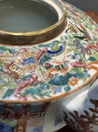 A Chinese Canton famille rose 11-piece tea service, 19th C.