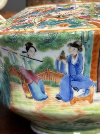 Service &agrave; th&eacute; de 11 pi&egrave;ces en porcelaine de Chine famille rose de Canton, 19&egrave;me