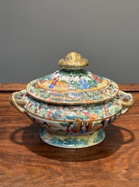 A Chinese Canton famille rose 11-piece tea service, 19th C.