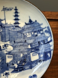 Un tazza et un bol en porcelaine de Chine 'Bleu de Hue' pour le Vietnam, marque Shun Li Kun Ji 順利坤記 and Jin Yu Feng Ji 金玉鋒記, 19&egrave;me