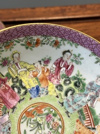 Paire de tasses et soucoupes en porcelaine de Chine famille rose de Canton, 19&egrave;me