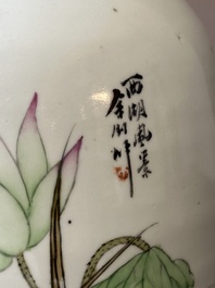 Vase en porcelaine de Chine famille rose, sign&eacute; Yu Zhao 余钊, 19/20&egrave;me