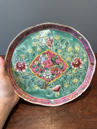 Plateau en porcelaine de Chine famille rose pour le march&eacute; Straits ou Peranakan, 19&egrave;me