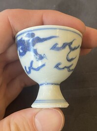 Vijf Chinese blauw-witte stem cups uit het Hatcher scheepswrak, Transitie periode
