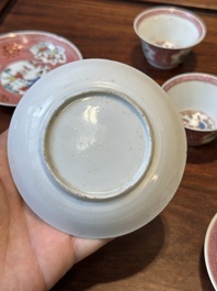 Cinq tasses et soucoupes en porcelaine de Chine famille rose &agrave; d&eacute;cor figuratif, Yongzheng