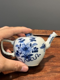 A Chinese blue and white tea caddy and two teapots, Kangxi/Qianlong