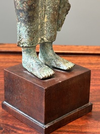 Twee bronzen figuren van een staande Bodhisattva, Centraal Java, 11/13e eeuw