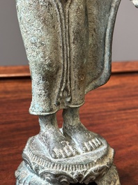 Twee bronzen figuren van een staande Bodhisattva, Centraal Java, 11/13e eeuw