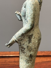 Twee bronzen figuren van een staande Bodhisattva, Centraal Java, 11/13e eeuw