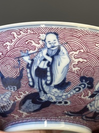 Een Chinese blauw-witte en rose-ge&euml;mailleerde kom met 'Acht Onsterfelijken', Guangxu merk en periode