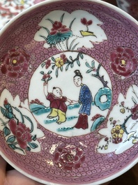 Cinq tasses et soucoupes en porcelaine de Chine famille rose &agrave; d&eacute;cor figuratif, Yongzheng