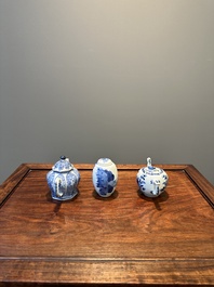 A Chinese blue and white tea caddy and two teapots, Kangxi/Qianlong