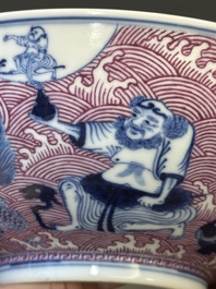 Een Chinese blauw-witte en rose-ge&euml;mailleerde kom met 'Acht Onsterfelijken', Guangxu merk en periode