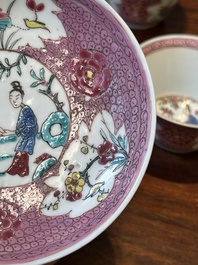 Cinq tasses et soucoupes en porcelaine de Chine famille rose &agrave; d&eacute;cor figuratif, Yongzheng