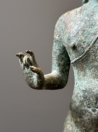 Twee bronzen figuren van een staande Bodhisattva, Centraal Java, 11/13e eeuw