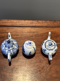 A Chinese blue and white tea caddy and two teapots, Kangxi/Qianlong