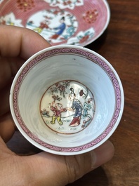 Cinq tasses et soucoupes en porcelaine de Chine famille rose &agrave; d&eacute;cor figuratif, Yongzheng