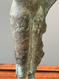 Twee bronzen figuren van een staande Bodhisattva, Centraal Java, 11/13e eeuw