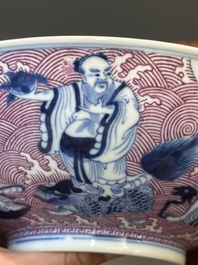 Een Chinese blauw-witte en rose-ge&euml;mailleerde kom met 'Acht Onsterfelijken', Guangxu merk en periode