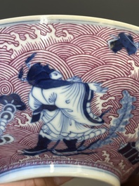 Een Chinese blauw-witte en rose-ge&euml;mailleerde kom met 'Acht Onsterfelijken', Guangxu merk en periode