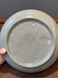 Rare assiette en porcelaine de Chine de type 'ru', Ming
