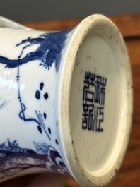 Paire de tazzas d'offrande en porcelaine de Chine en bleu et blanc &agrave; d&eacute;cor de '漁樵耕讀圖', marque Zhu Jiang Ruo Ji 珠江若記, 19&egrave;me