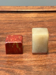 Deux sceaux en jade rouille et st&eacute;atite de sang de coq, Chine, Qing