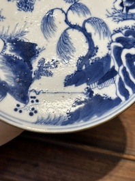 Paire de tazzas d'offrande en porcelaine de Chine en bleu et blanc &agrave; d&eacute;cor de '漁樵耕讀圖', marque Zhu Jiang Ruo Ji 珠江若記, 19&egrave;me