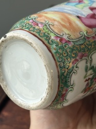 Un bassin et une paire de vases en porcelaine de Chine famille rose de Canton &agrave; d&eacute;cor narratif, 19&egrave;me