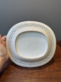 Panier ajour&eacute; sur son support en porcelaine de Chine Famille rose de Canton, 19&egrave;me