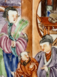 Een Chinese ruitvormige Canton famille rose vaas met mandarijns decor, Qianlong