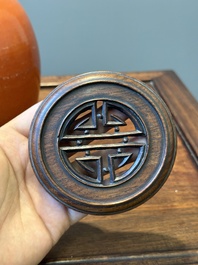 Pot de gingembre en porcelaine de Chine en rouge de corail monochrome au couvercle en bois, 18&egrave;me